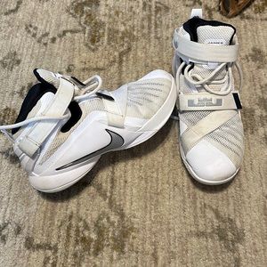 Men’s Nike Zooms Lebron’s